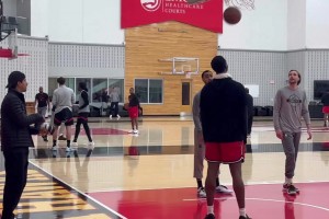 知道自己去湖人了？老鹰最新队内训练视频，肯纳德不在其中